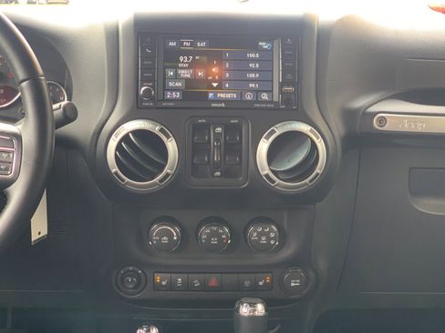Used 2017 Jeep Wrangler Unlimited Rubicon AWD/4WD image 27