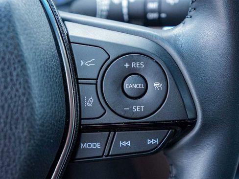 Used 2024 Toyota Venza XLE image 26