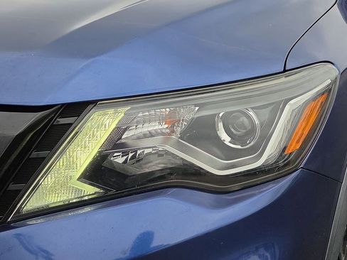 Used 2019 Nissan Pathfinder SL FWD image 10