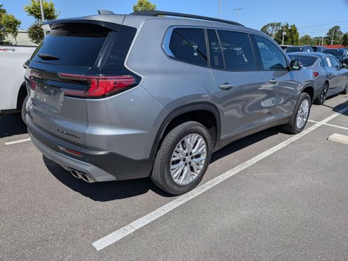 Used 2025 GMC Acadia Elevation w/ Elevation Premium Package FWD image 2