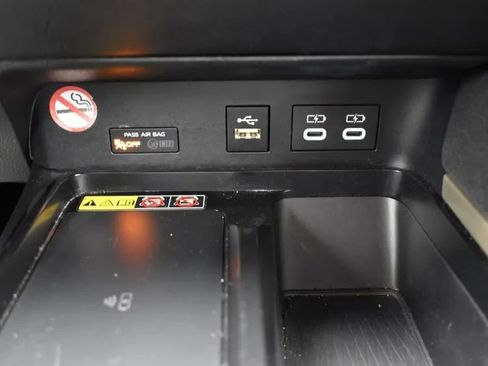 Used 2025 Toyota Camry LE image 33