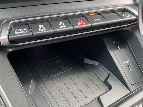 Used 2024 Audi Q3 2.0T Premium w/ Convenience Package AWD/4WD image 16