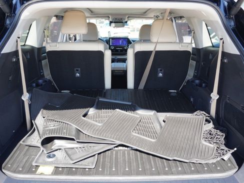 Used 2024 Toyota Highlander Platinum image 37