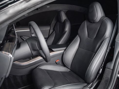 Used 2021 Tesla Model S Plaid image 34