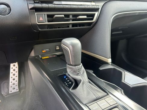 Used 2025 Toyota Camry SE image 39