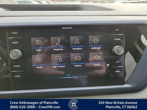 Certified 2022 Volkswagen Taos SE image 6