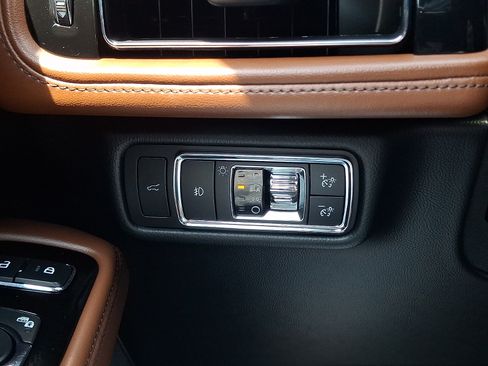 Used 2020 Lincoln Aviator Reserve w/ Elements Package Plus AWD/4WD image 26
