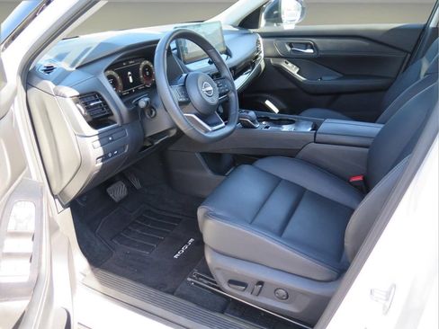 Used 2024 Nissan Rogue SL FWD image 9