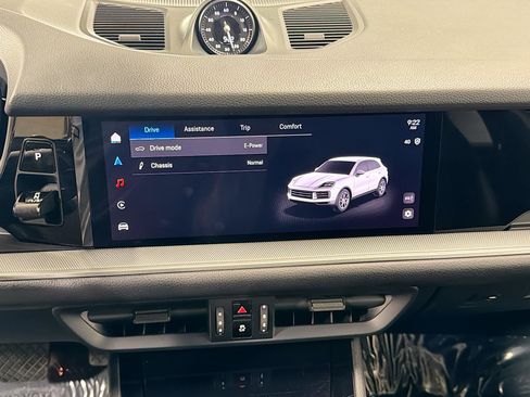 Certified 2024 Porsche Cayenne AWD/4WD image 27