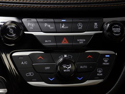 Used 2021 Chrysler Pacifica Pinnacle image 12