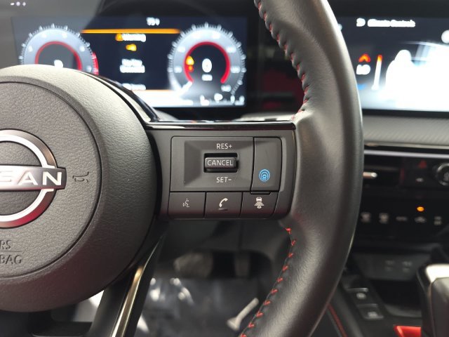 Used 2025 Nissan Kicks SR FWD image 18