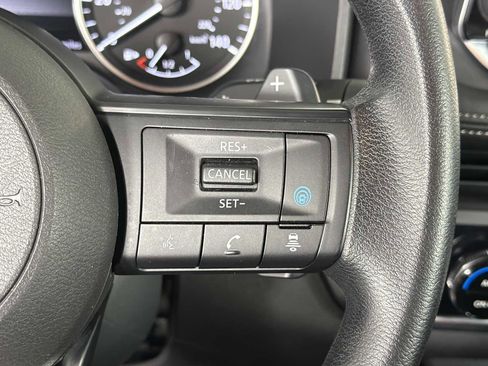 Used 2024 Nissan Rogue SV image 25