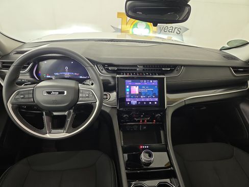 Used 2023 Jeep Grand Cherokee Laredo w/ Luxury Tech Group I AWD/4WD image 13