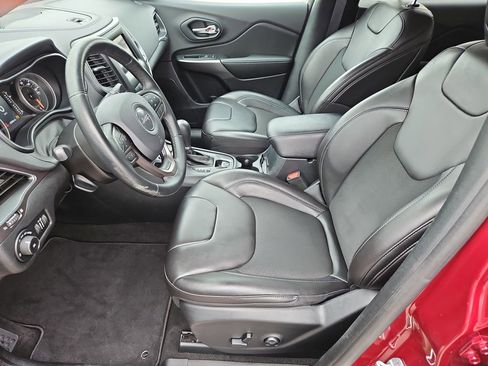 Used 2019 Jeep Cherokee Latitude Plus image 13