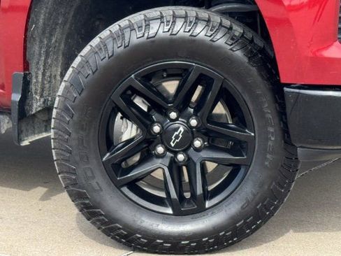 Used 2024 Chevrolet Silverado 1500 LT Trail Boss w/ Convenience Package II image 32