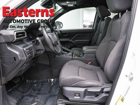 Used 2025 Toyota Tacoma 2WD Xtracab image 13