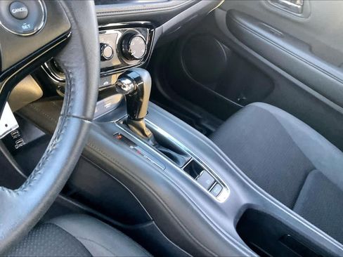 Used 2019 Honda HR-V Sport image 16