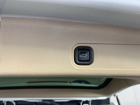 Used 2014 Chevrolet Tahoe LTZ RWD image 35