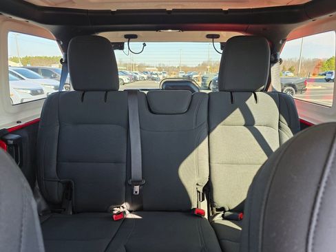 Used 2020 Jeep Wrangler Unlimited Sahara image 28