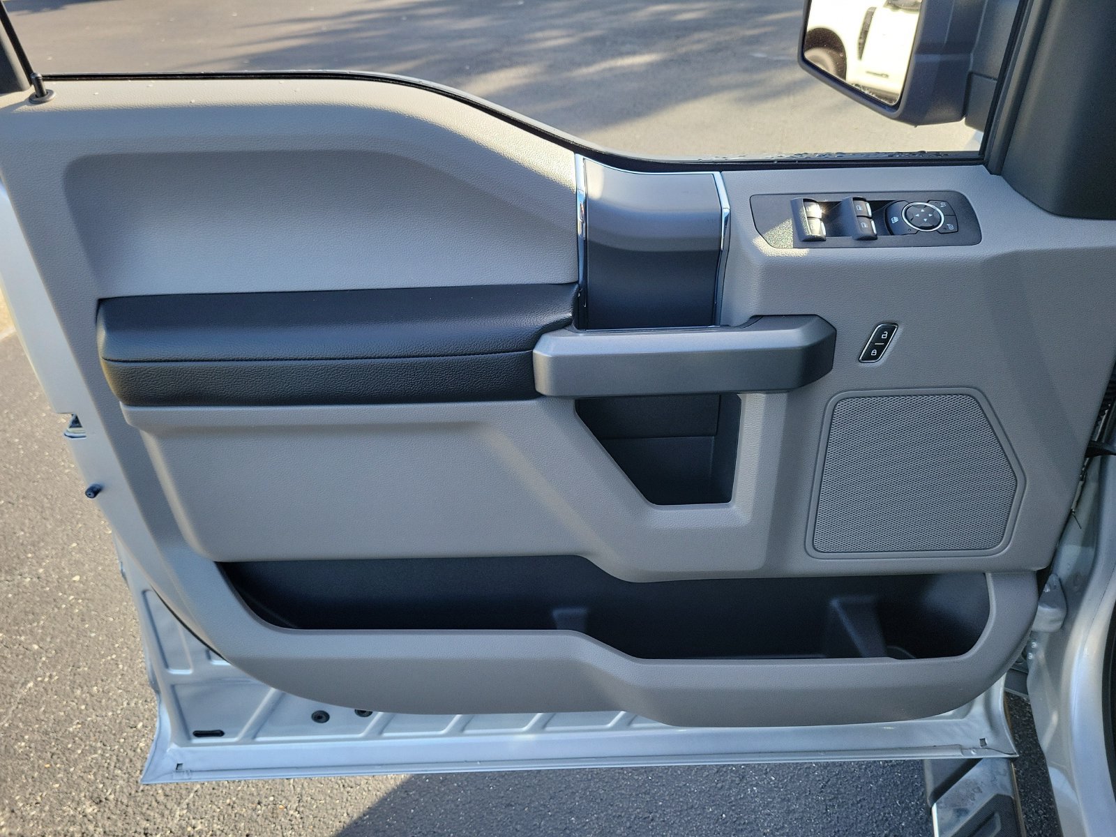 Used 2018 Ford F150 XLT w/ Equipment Group 302A Luxury RWD image 12