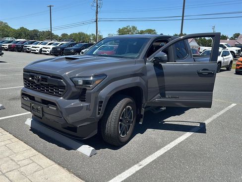 Used 2025 Toyota Tacoma TRD Sport AWD/4WD image 8