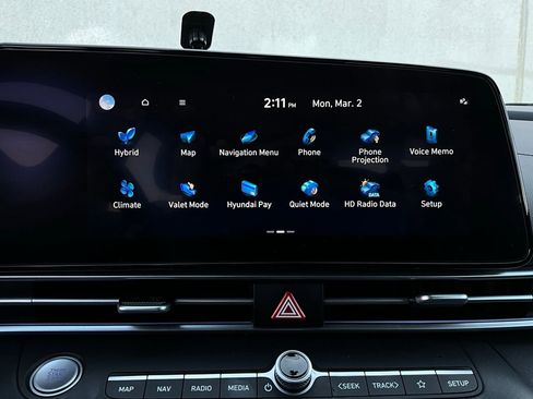 Used 2025 Hyundai Elantra Limited image 33