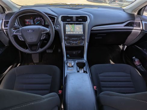 Used 2018 Ford Fusion SE w/ Fusion SE Technology Package image 16