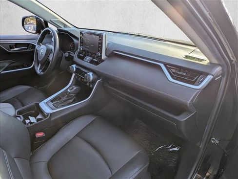 Used 2021 Toyota RAV4 XLE Premium image 18