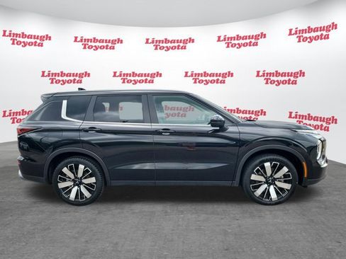 Used 2025 Mitsubishi Outlander SE AWD/4WD image 2