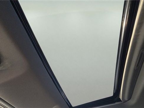 Used 2024 GMC Sierra 1500 SLT w/ SLT Premium Plus Package image 33