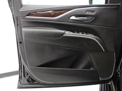 Used 2023 Cadillac Escalade ESV Sport Platinum w/ LPO, ONYX Package image 17