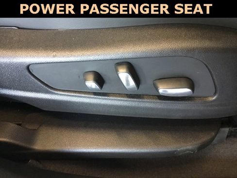 Used 2025 Cadillac XT6 Premium Luxury image 34