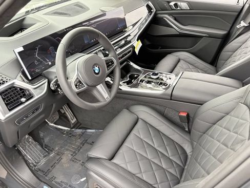 Used 2026 BMW X7 xDrive40i w/ M Sport Package AWD/4WD image 18