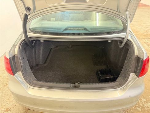 Used 2011 Volkswagen Jetta Sedan image 10