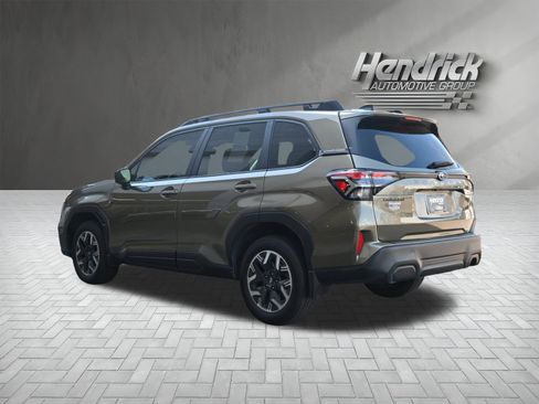 Used 2025 Subaru Forester Premium image 7