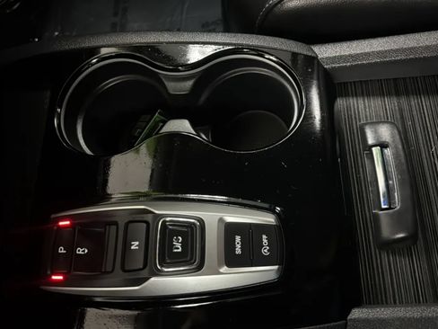 Used 2019 Honda Pilot Touring image 13