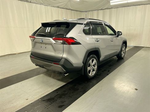Used 2021 Toyota RAV4 Limited image 2