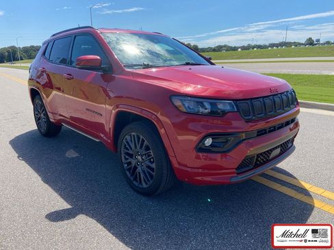 Certified 2022 Jeep Compass Limited image 1