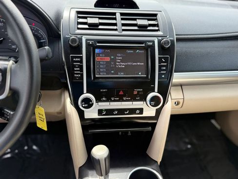 Used 2012 Toyota Camry LE FWD image 19