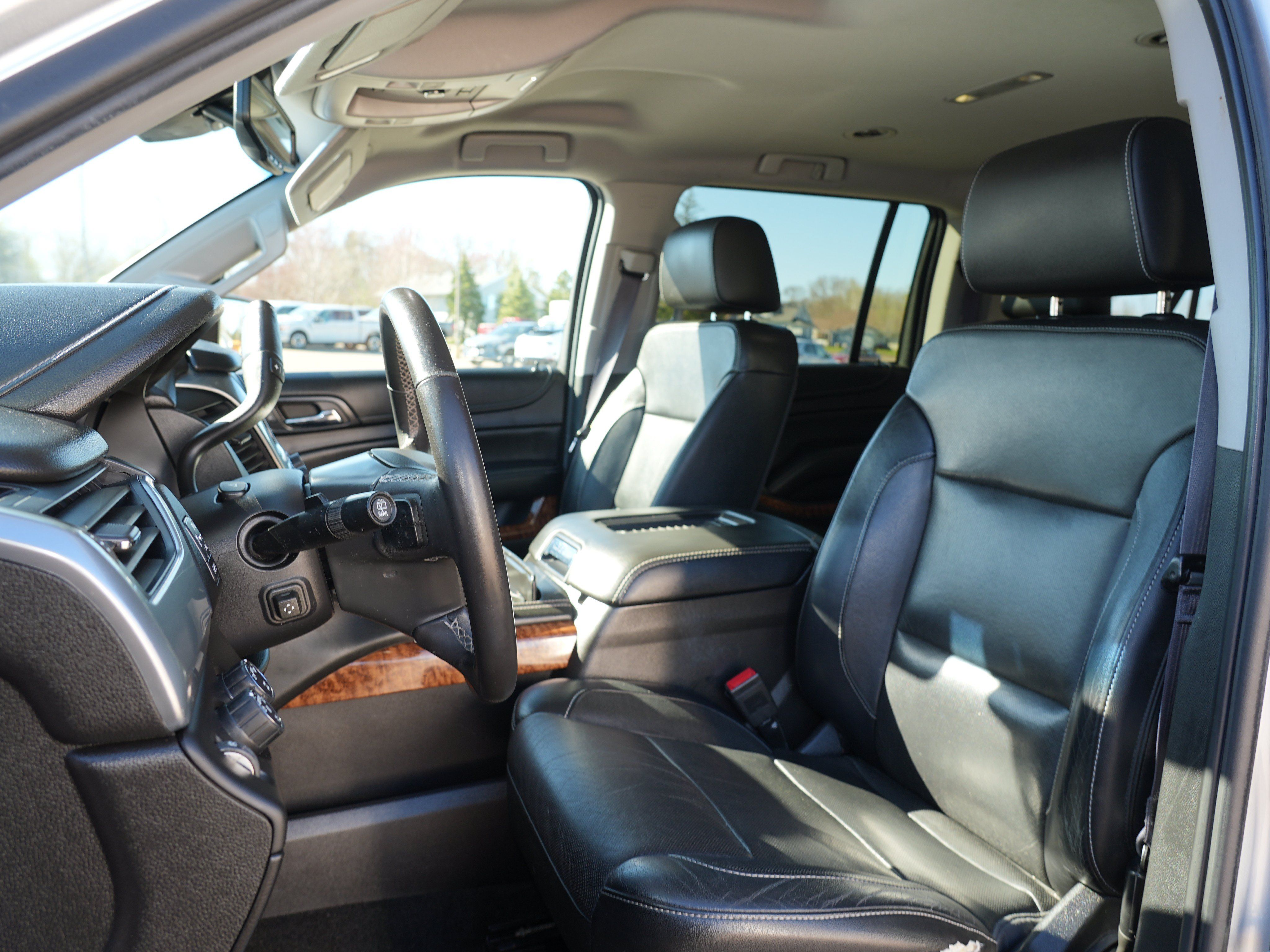 Used 2017 Chevrolet Suburban Premier AWD/4WD image 14