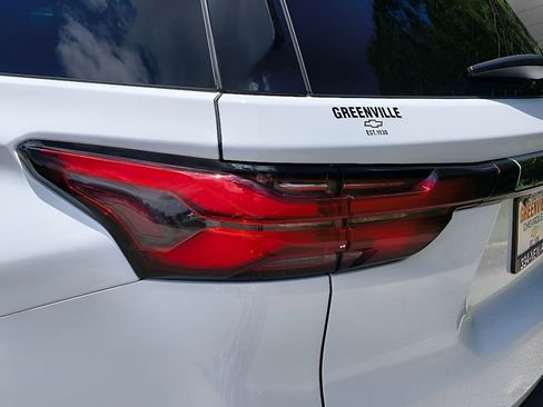 Used 2022 Chevrolet Traverse LS image 28