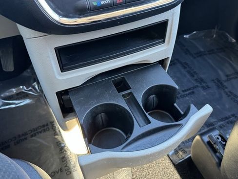 Used 2019 Dodge Grand Caravan SE w/ Rear Park Assist Package image 13