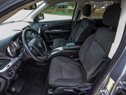 Used 2020 Dodge Journey SE image 27