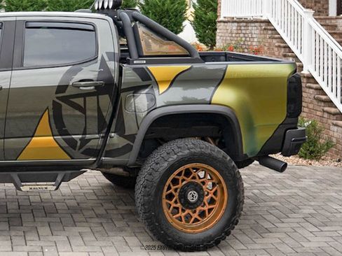 Used 2017 Chevrolet Colorado ZR2 w/ LPO, Premium Interior Package image 5