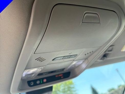 Used 2019 Chevrolet Equinox LT w/ Driver Convenience Package FWD image 24