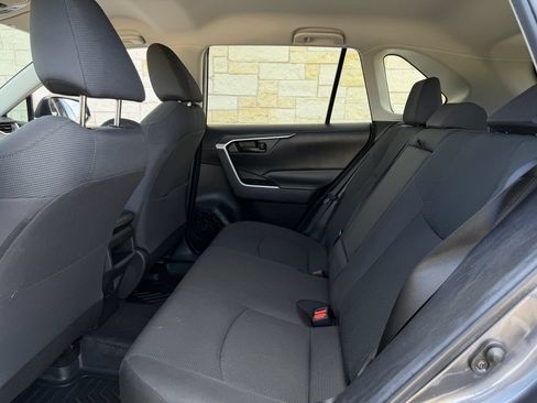 Used 2020 Toyota RAV4 LE FWD image 27