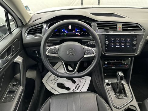 Used 2023 Volkswagen Tiguan SE FWD image 23