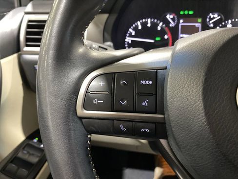 Used 2023 Lexus GX 460 Premium w/ Premium Package image 11