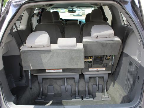 Used 2015 Toyota Sienna LE image 16
