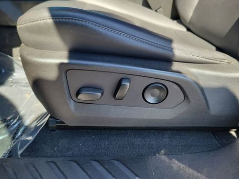 Used 2024 GMC Canyon Elevation w/ Elevation Premium Package image 15